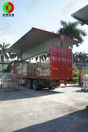 客戶四套渦流洗菜機組順利完工裝車出貨！
