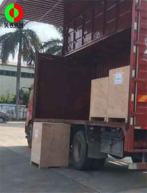越南客戶訂購(gòu)的水產(chǎn)加工設(shè)備裝車(chē)發(fā)貨，按期交付！