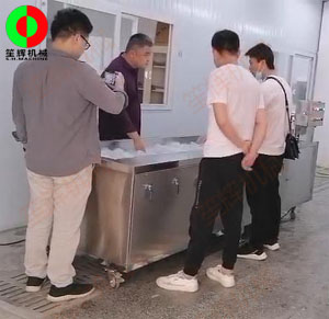 蔬菜清洗設(shè)備送達(dá)客戶現(xiàn)場(chǎng),并考察其后續(xù)改造項(xiàng)目設(shè)備需求！