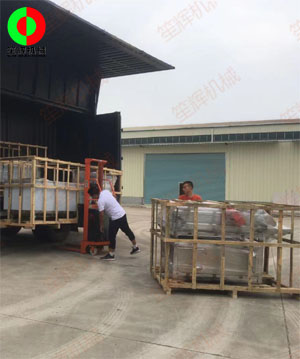 五一假期前多臺(tái)洗菜機(jī)設(shè)備裝車(chē)發(fā)貨！