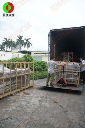 江蘇客戶訂購的多套渦流洗菜機組裝車發(fā)貨！