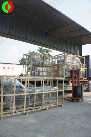 某地經(jīng)銷商定購的無損洗菜機(jī)、氣泡洗菜機(jī)及渦流清洗線由兩部專車發(fā)貨！
