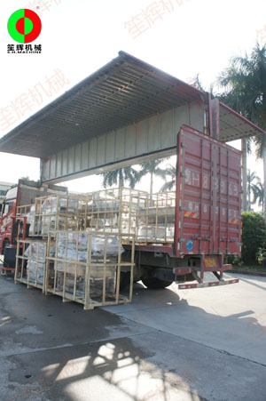 打蒜泥機(jī)及洗菜機(jī)裝車發(fā)貨！