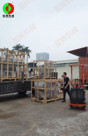 提升輸送機(jī)、渦流洗菜機(jī)、毛刷清洗去皮機(jī)等設(shè)備交付客戶！