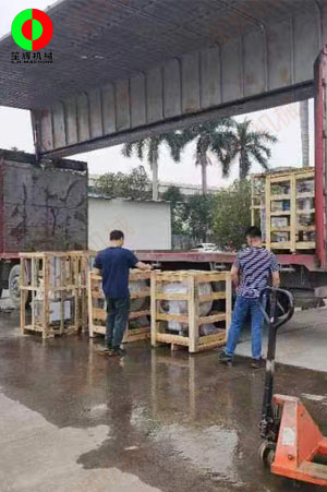 削皮機、切菜機、薯條機等一批蔬果加工設(shè)備發(fā)往海南?？冢? /></a></div>
                    <div   id=